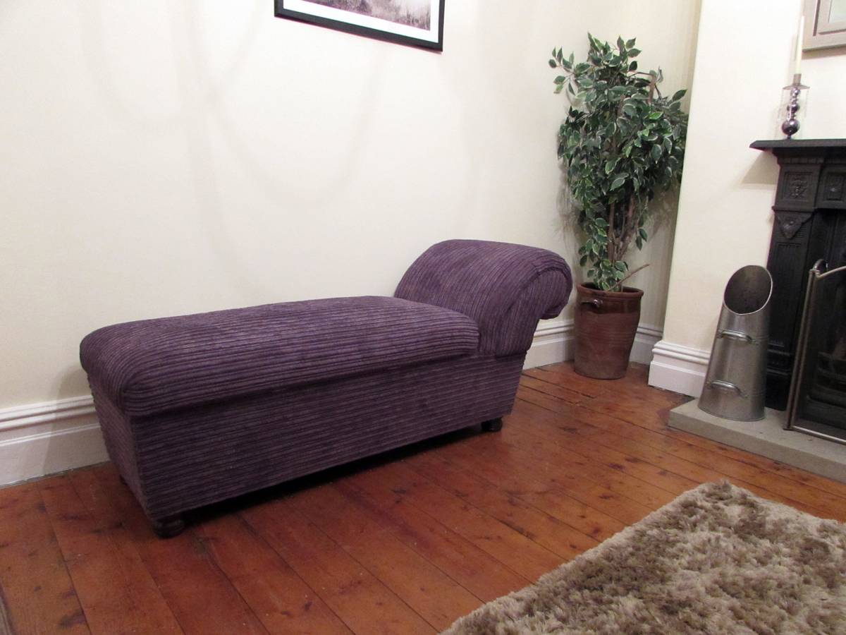 Restored chaise longue in purple corduroy fabric